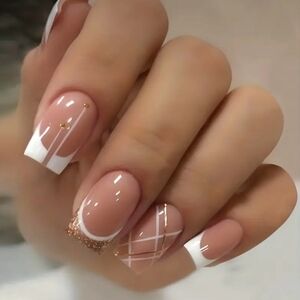 24 Pieces Fake Press On Nails